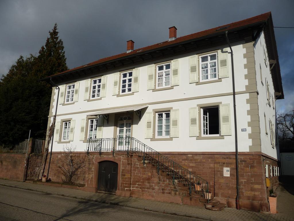 Alte Apotheke Bed & Breakfast Karlsbad Eksteriør bilde