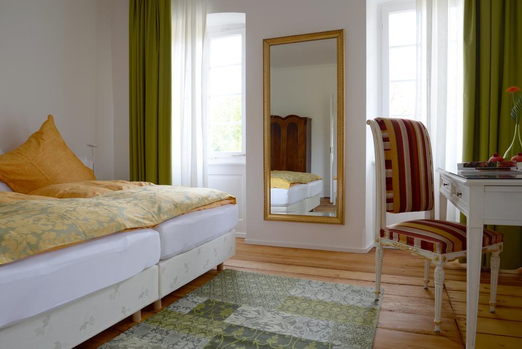 Alte Apotheke Bed & Breakfast Karlsbad Eksteriør bilde